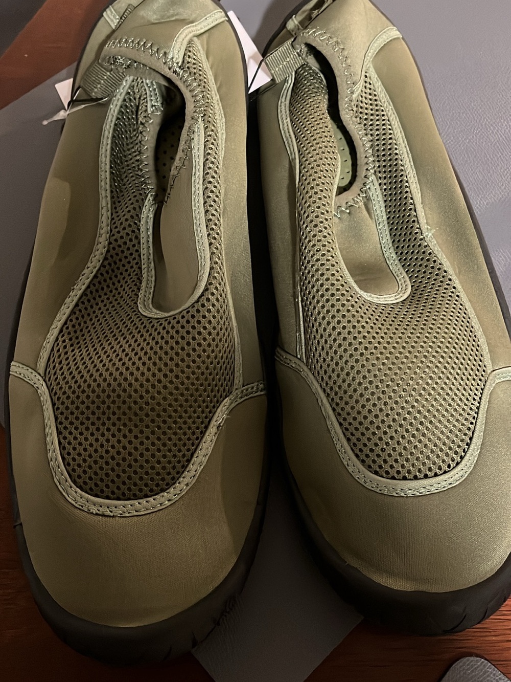 Men's Slip-On Mesh Swim/ water shoes in Olive Green size 11-12